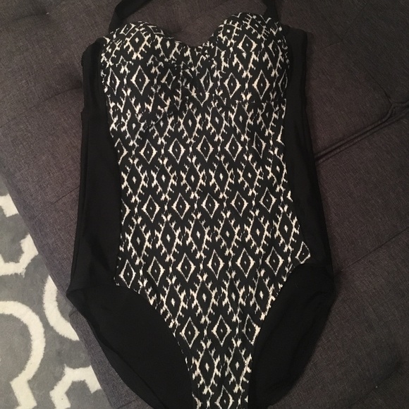 Patterned one piece swimsuit - Picture 1 of 3